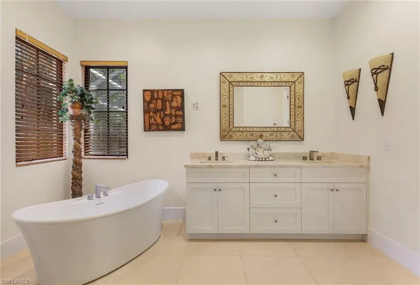 401 Hawser LN, NAPLES, Florida 34102, 4 Bedrooms Bedrooms, ,4 BathroomsBathrooms,Residential,For Sale,Hawser,224044095