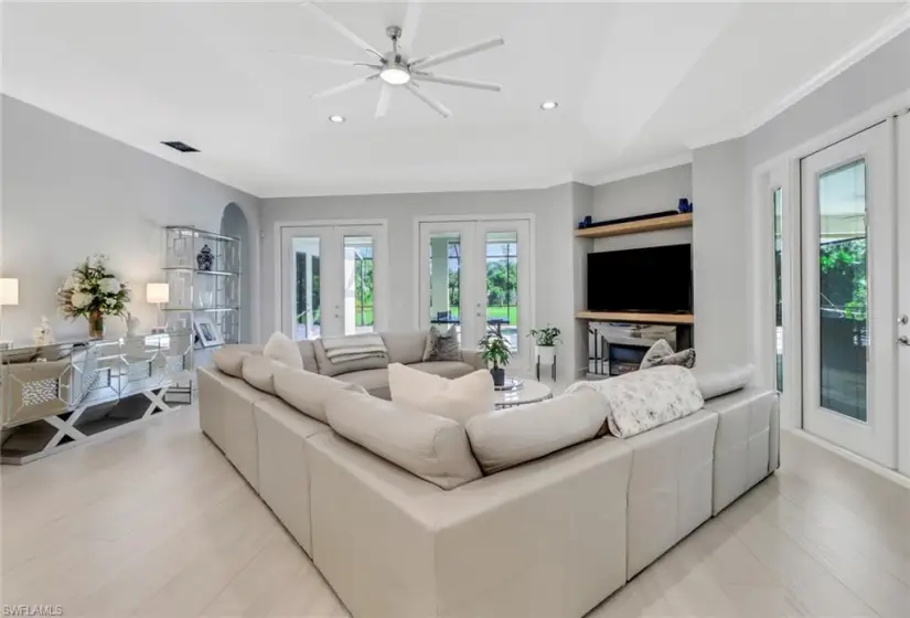 270 Logan BLVD, NAPLES, Florida 34119, 5 Bedrooms Bedrooms, ,4 BathroomsBathrooms,Residential,For Sale,Logan,224045441