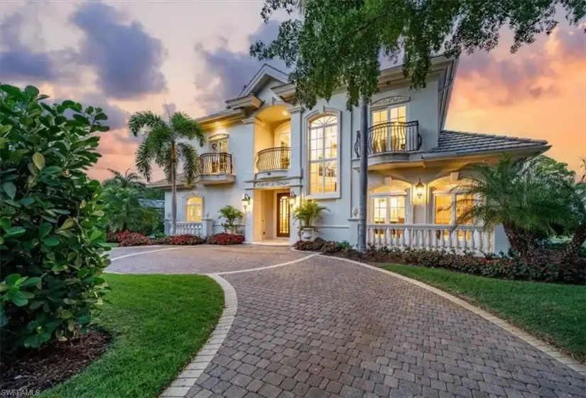 33 3RD ST, NAPLES, Florida 34102, 4 Bedrooms Bedrooms, ,5 BathroomsBathrooms,Residential,For Sale,3RD,224041450